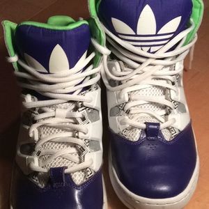 🌼🌼 purple and Lime green  high top 👞👟